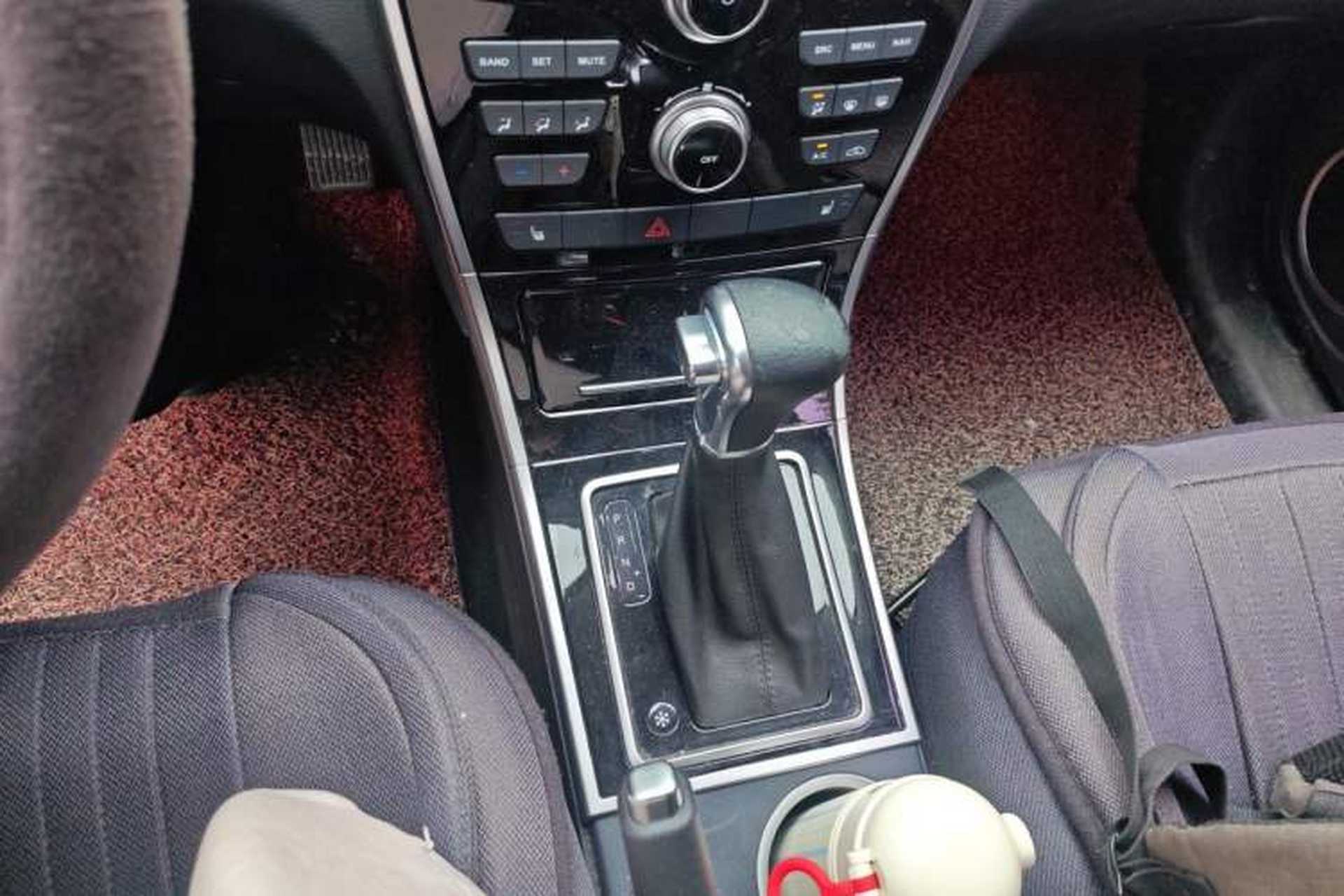 Used Haval H2 2015 1.5T Automatic Two-Wheel Drive Elite Edition Gear Lever