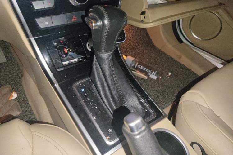 Used Haval H2 2015 1.5T Automatic Two-Wheel Drive Elite Edition Gear Lever