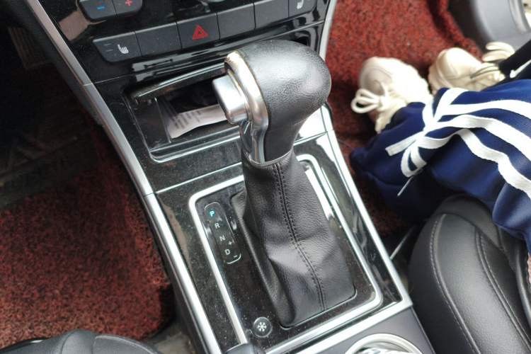 Used Haval H2 2015 1.5T Automatic Two-Wheel Drive Elite Edition Gear Lever