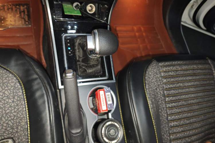 Used Haval H2 2015 1.5T Automatic Two-Wheel Drive Elite Edition Gear Lever