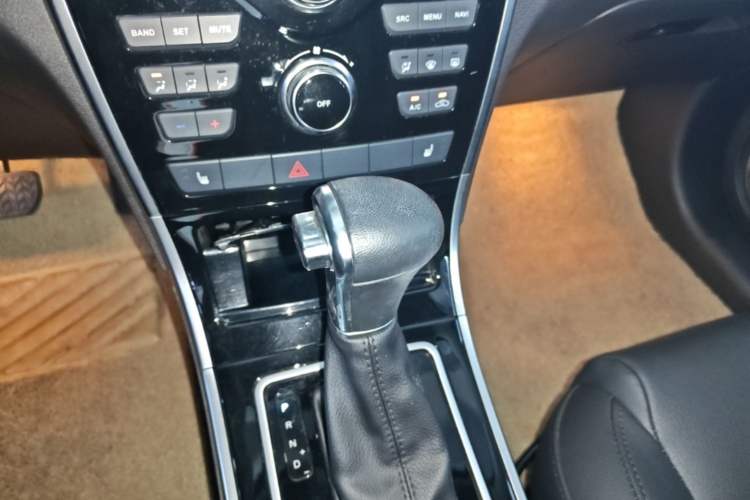 Used Haval H2 2015 1.5T Automatic Two-Wheel Drive Elite Edition Gear Lever