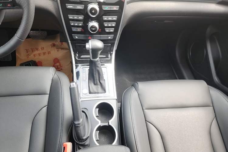 Used Haval H2 2015 1.5T Automatic Two-Wheel Drive Elite Edition Gear Lever
