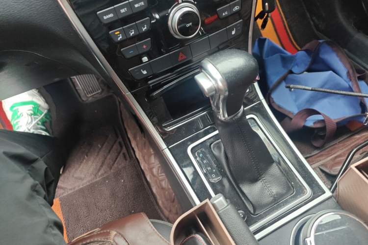 Used Haval H2 2015 1.5T Automatic Two-Wheel Drive Elite Edition Gear Lever