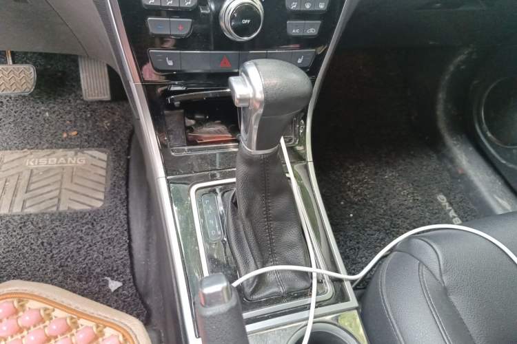 Used Haval H2 2015 1.5T Automatic Two-Wheel Drive Elite Edition Gear Lever