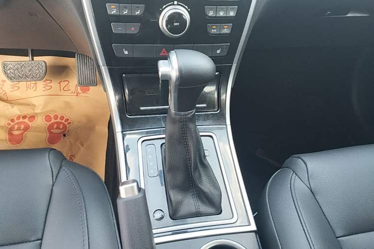 Used Haval H2 2015 1.5T Automatic Two-Wheel Drive Elite Edition Gear Lever