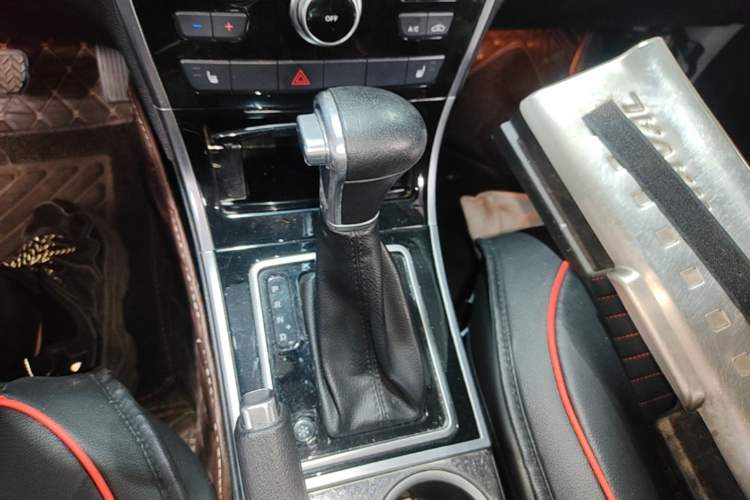 Used Haval H2 2015 1.5T Automatic Two-Wheel Drive Elite Edition Gear Lever