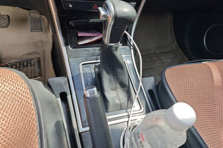 Used Haval H2 2015 1.5T Automatic Two-Wheel Drive Elite Edition Gear Lever