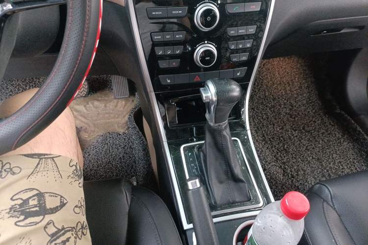 Used Haval H2 2015 1.5T Automatic Two-Wheel Drive Elite Edition Gear Lever