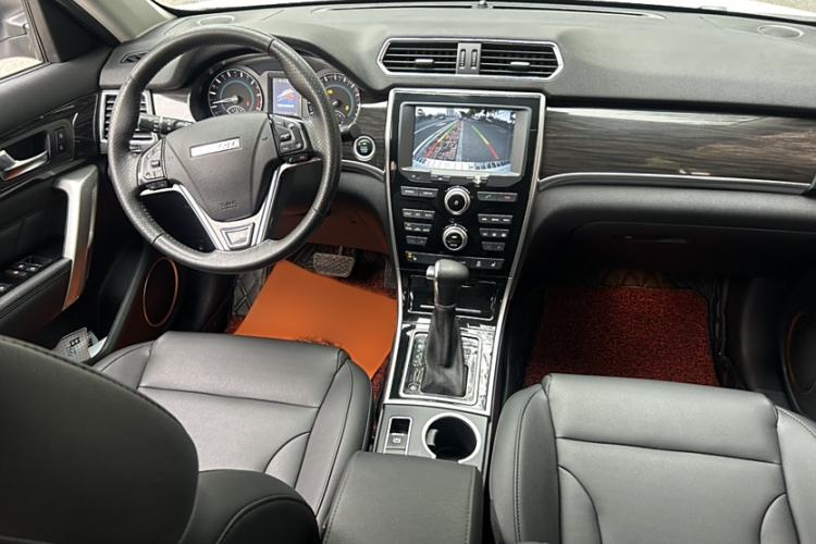 Used Haval H2 2015 1.5T Automatic Two-Wheel Drive Prestige Edition Interior 1
