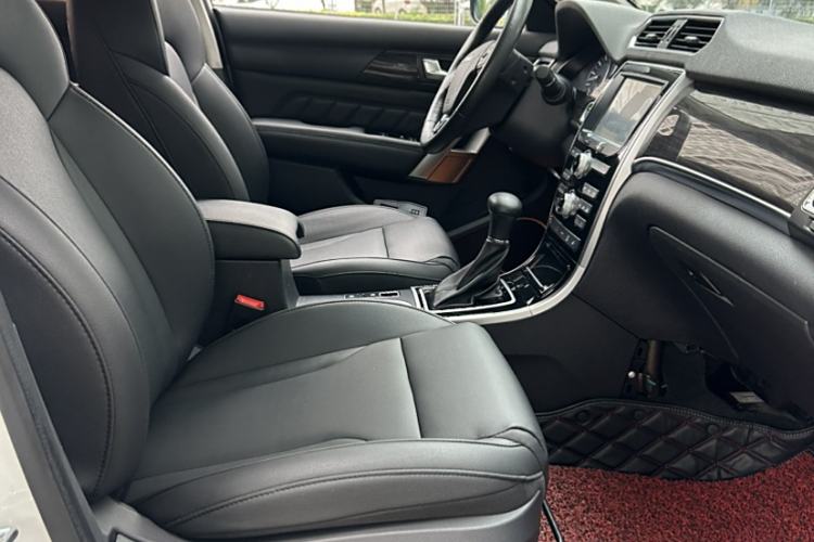 Used Haval H2 2015 1.5T Automatic Two-Wheel Drive Prestige Edition Interior 2