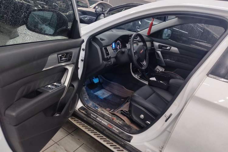 Used Haval H2 2015 1.5T Automatic Two-Wheel Drive Prestige Edition Interior 2