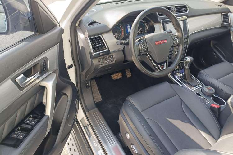 Used Haval H2 2015 1.5T Automatic Two-Wheel Drive Prestige Edition Interior 2
