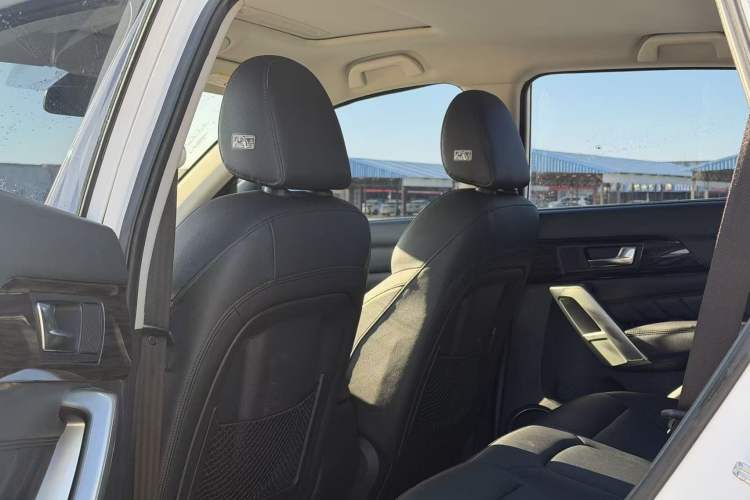 Used Haval H2 2015 1.5T Automatic Two-Wheel Drive Prestige Edition Interior 3