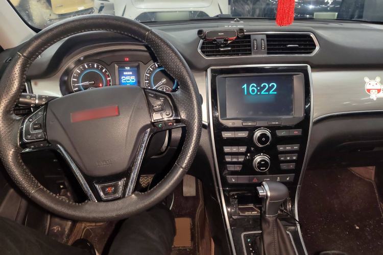 Used Haval H2 2015 1.5T Automatic Two-Wheel Drive Prestige Edition Interior 3