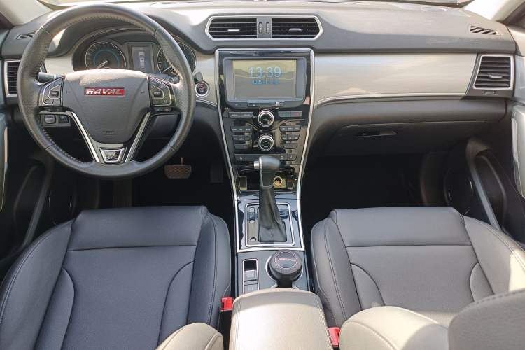 Used Haval H2 2015 1.5T Automatic Two-Wheel Drive Prestige Edition Interior 3