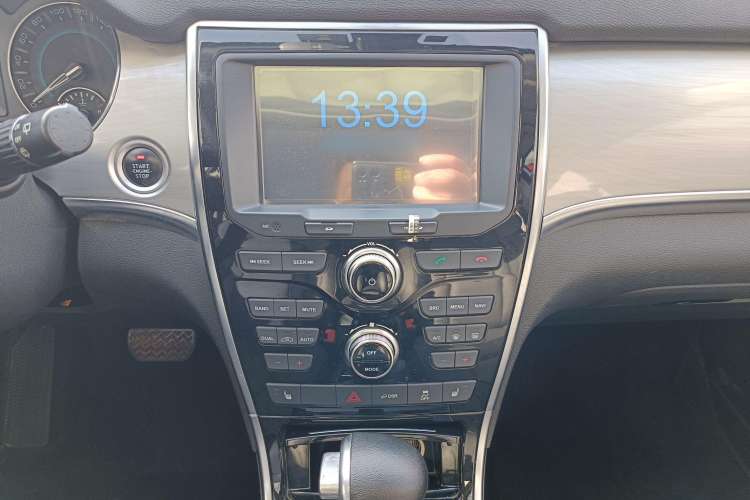 Used Haval H2 2015 1.5T Automatic Two-Wheel Drive Prestige Edition Interior 4