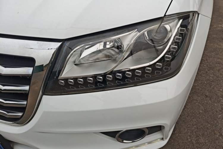 Used Haval H2 2015 1.5T Automatic Two-Wheel Drive Elite Edition Left Front Headlight