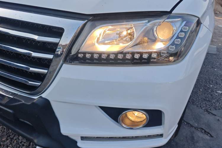 Used Haval H2 2015 1.5T Automatic Two-Wheel Drive Elite Edition Left Front Headlight