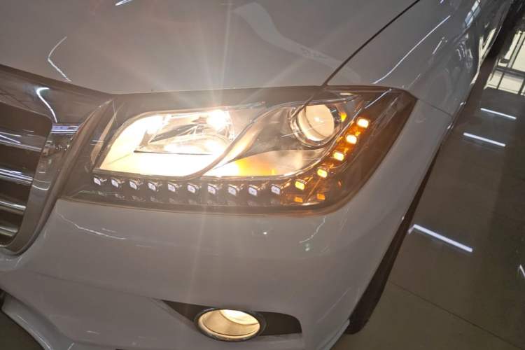 Used Haval H2 2015 1.5T Automatic Two-Wheel Drive Elite Edition Left Front Headlight