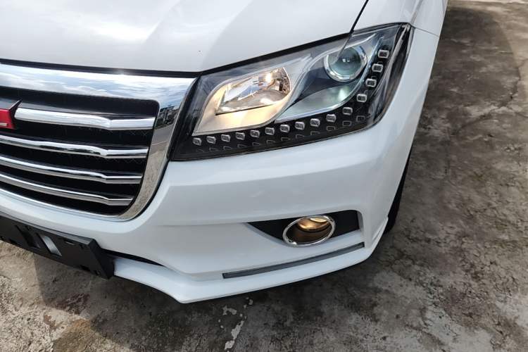 Used Haval H2 2015 1.5T Automatic Two-Wheel Drive Elite Edition Left Front Headlight