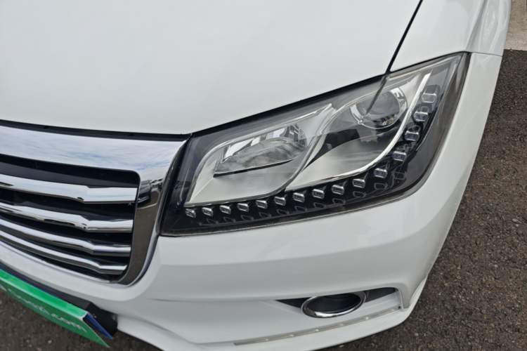 Used Haval H2 2015 1.5T Automatic Two-Wheel Drive Elite Edition Left Front Headlight