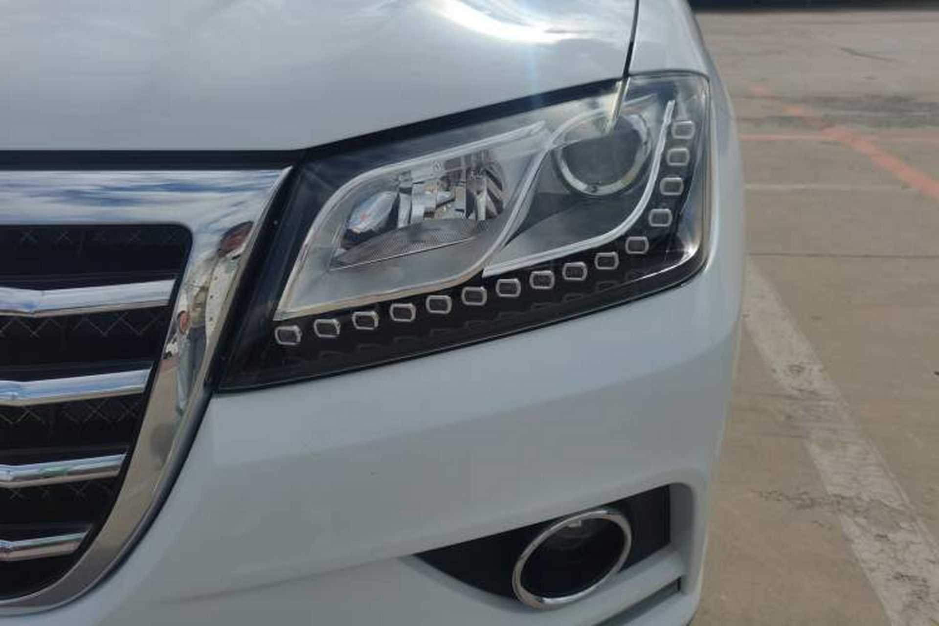 Used Haval H2 2015 1.5T Automatic Two-Wheel Drive Elite Edition Left Front Headlight