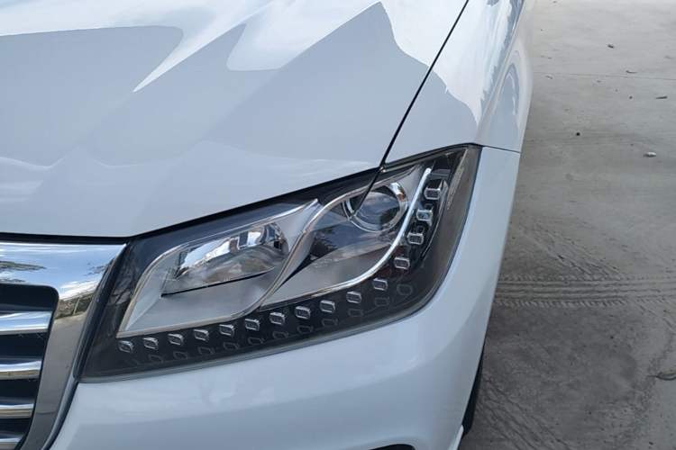 Used Haval H2 2015 1.5T Automatic Two-Wheel Drive Elite Edition Left Front Headlight