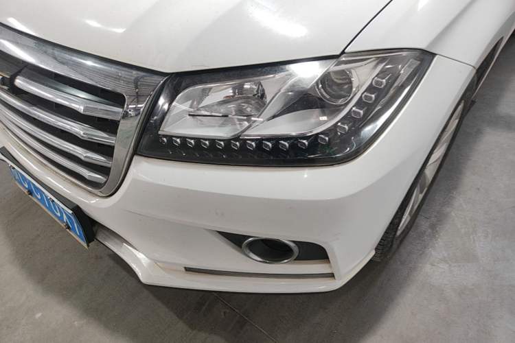 Used Haval H2 2015 1.5T Automatic Two-Wheel Drive Elite Edition Left Front Headlight