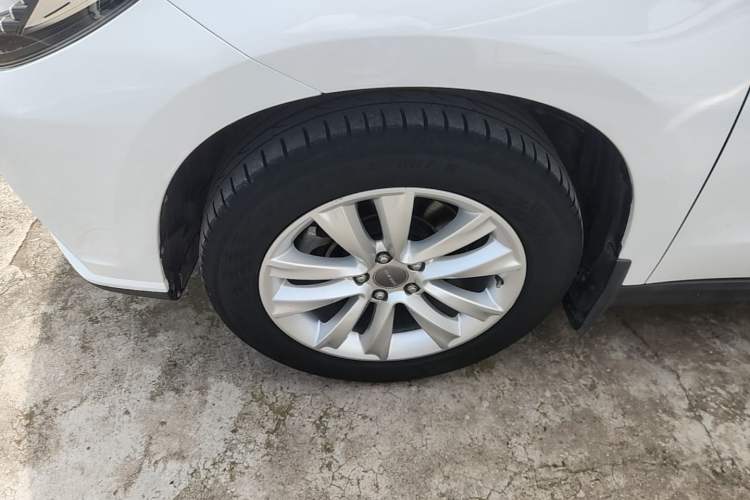 Used Haval H2 2015 1.5T Automatic Two-Wheel Drive Elite Edition Left Front Wheel Hub