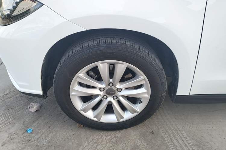Used Haval H2 2015 1.5T Automatic Two-Wheel Drive Elite Edition Left Front Wheel Hub