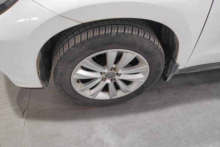 Used Haval H2 2015 1.5T Automatic Two-Wheel Drive Elite Edition Left Front Wheel Hub