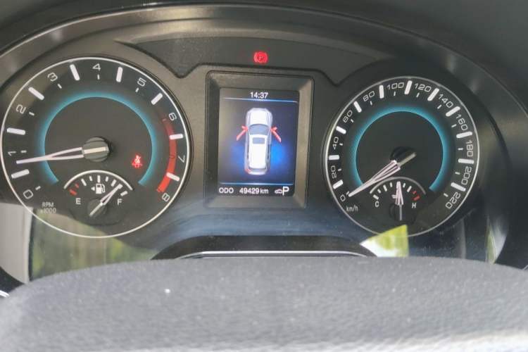 Used Haval H2 2015 1.5T Automatic Two-Wheel Drive Prestige Edition Odometer Close Up