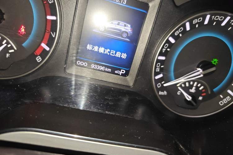 Used Haval H2 2015 1.5T Automatic Two-Wheel Drive Elite Edition Odometer Close Up