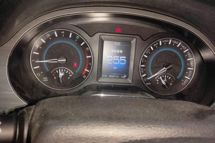 Used Haval H2 2015 1.5T Automatic Two-Wheel Drive Prestige Edition Odometer Close Up
