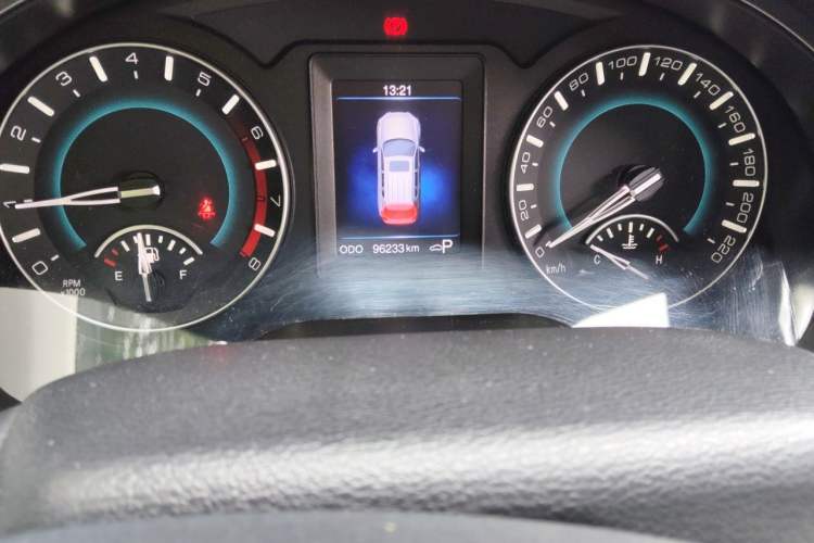 Used Haval H2 2015 1.5T Automatic Two-Wheel Drive Elite Edition Odometer Close Up