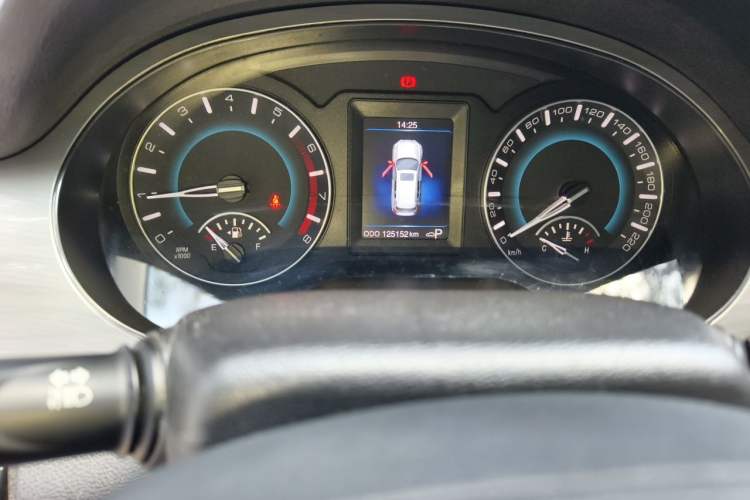Used Haval H2 2015 1.5T Automatic Two-Wheel Drive Elite Edition Odometer Close Up
