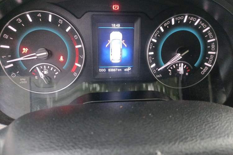 Used Haval H2 2015 1.5T Automatic Two-Wheel Drive Elite Edition Odometer Close Up