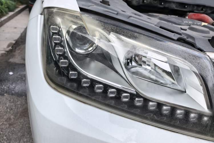 Used Haval H2 2015 1.5T Automatic Two-Wheel Drive Elite Edition Right Front Headlight