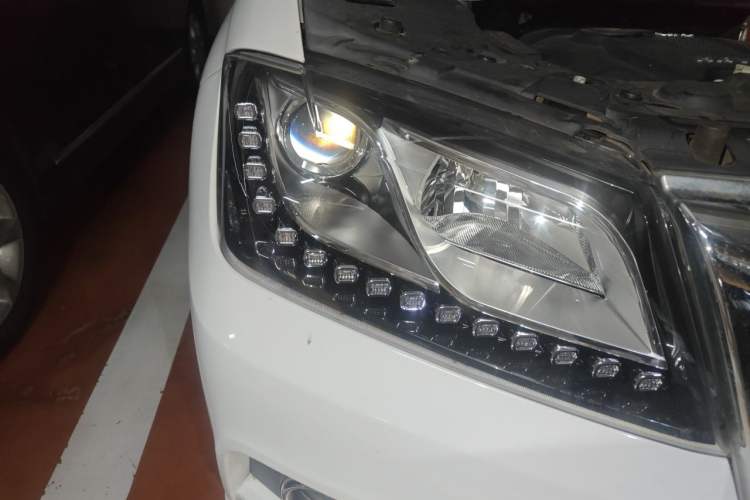 Used Haval H2 2015 1.5T Automatic Two-Wheel Drive Prestige Edition Right Front Headlight