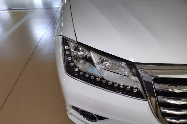 Used Haval H2 2015 1.5T Automatic Two-Wheel Drive Elite Edition Right Front Headlight