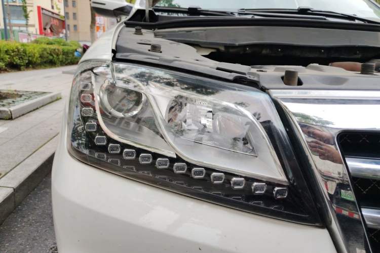 Used Haval H2 2015 1.5T Automatic Two-Wheel Drive Elite Edition Right Front Headlight