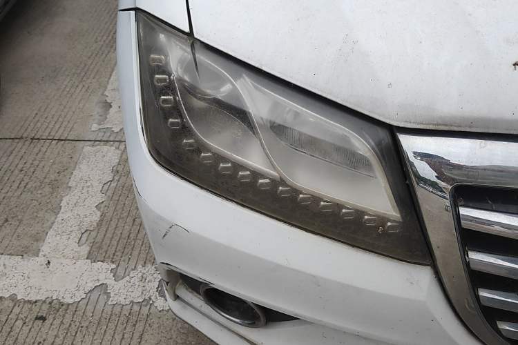 Used Haval H2 2015 1.5T Automatic Two-Wheel Drive Elite Edition Right Front Headlight