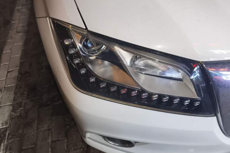 Used Haval H2 2015 1.5T Automatic Two-Wheel Drive Elite Edition Right Front Headlight
