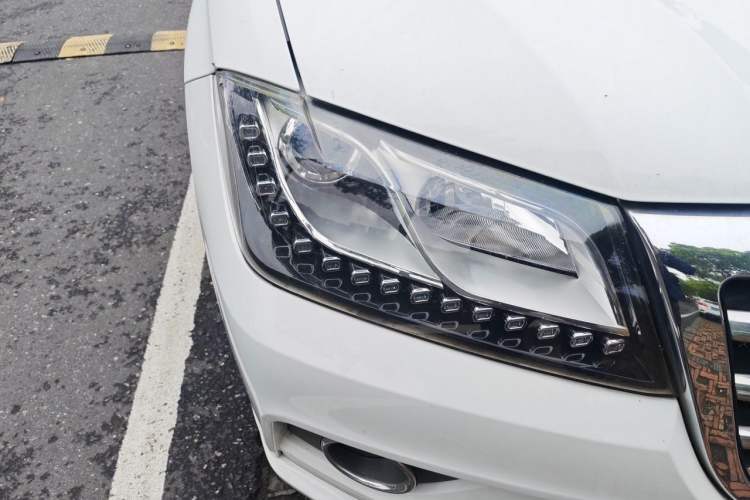 Used Haval H2 2015 1.5T Automatic Two-Wheel Drive Elite Edition Right Front Headlight