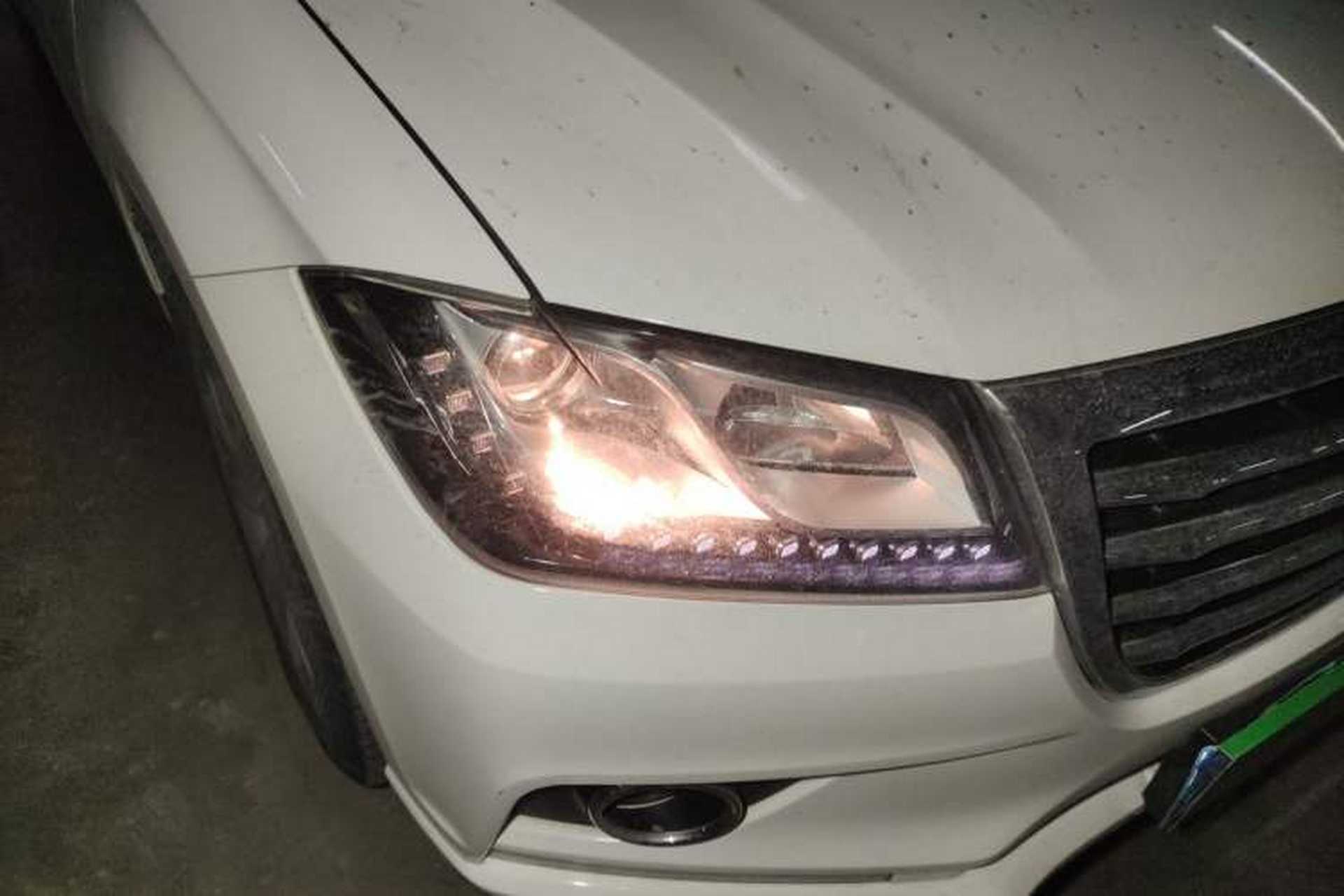 Used Haval H2 2015 1.5T Automatic Two-Wheel Drive Elite Edition Right Front Headlight