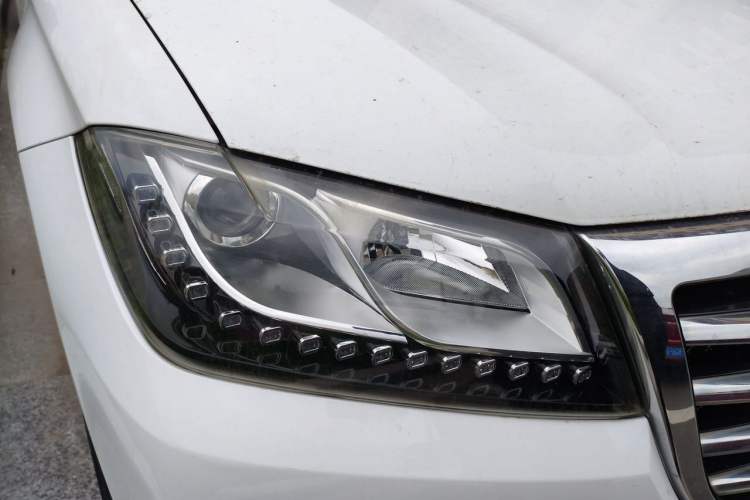 Used Haval H2 2015 1.5T Automatic Two-Wheel Drive Elite Edition Right Front Headlight