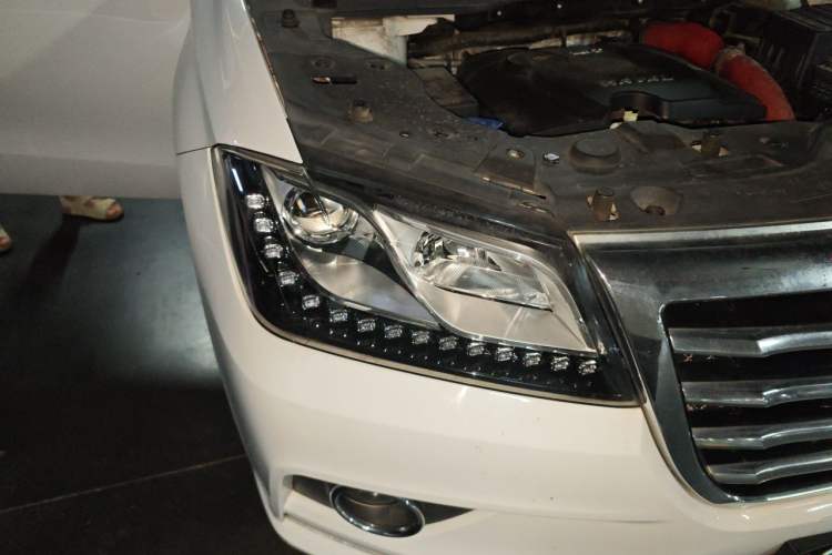 Used Haval H2 2015 1.5T Automatic Two-Wheel Drive Elite Edition Right Front Headlight