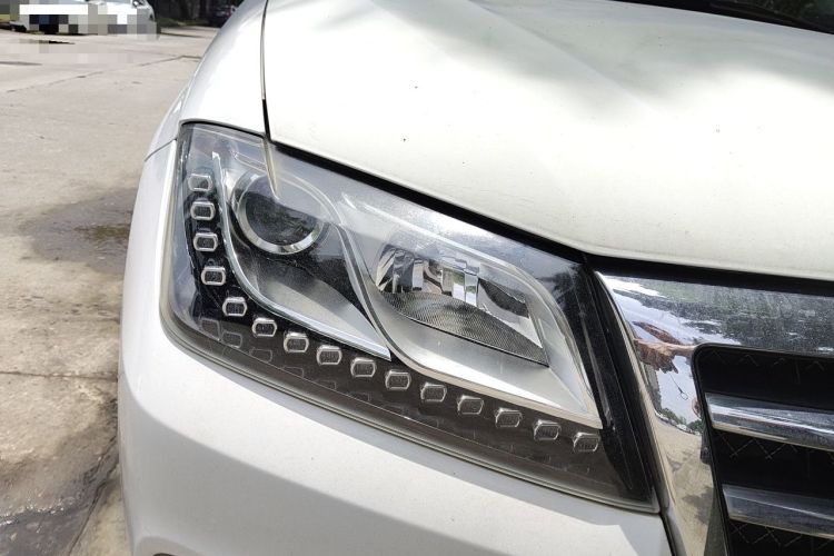 Used Haval H2 2015 1.5T Automatic Two-Wheel Drive Elite Edition Right Front Headlight