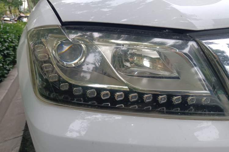 Used Haval H2 2015 1.5T Automatic Two-Wheel Drive Elite Edition Right Front Headlight