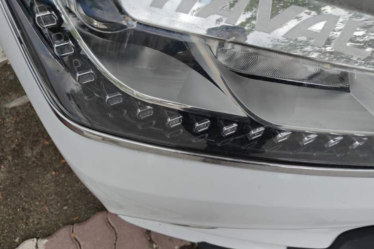 Used Haval H2 2015 1.5T Automatic Two-Wheel Drive Prestige Edition Right Front Headlight